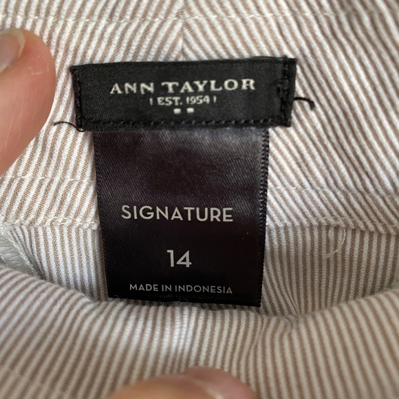 Ann Taylor Women's‎ Cream Pinstriped Wide Leg Walking Long Shorts Size 14 - Picture 2 of 9